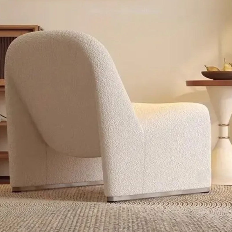 Contemporary Lounge Chair – Elegant and Cosy