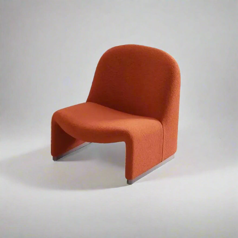 Contemporary Lounge Chair – Elegant and Cosy