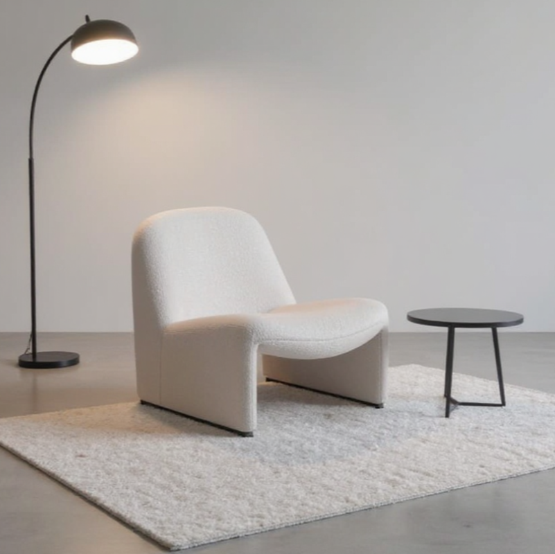 Contemporary Lounge Chair – Elegant and Cosy